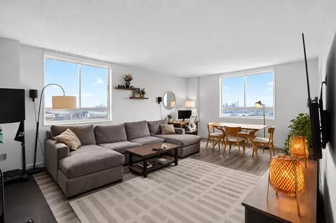 100 Manhattan Ave #1613, Union City, NJ 07087
