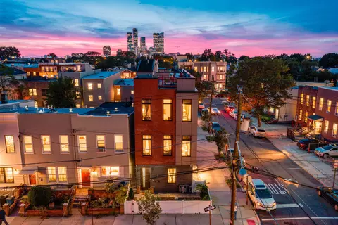 89 Lincoln St #TOWNHOUSE, Jersey City, NJ 07307