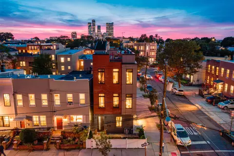 89 Lincoln St #TOWNHOUSE, Jersey City, NJ 07307