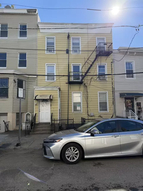 13 Crawford St, Jersey City, NJ 07306