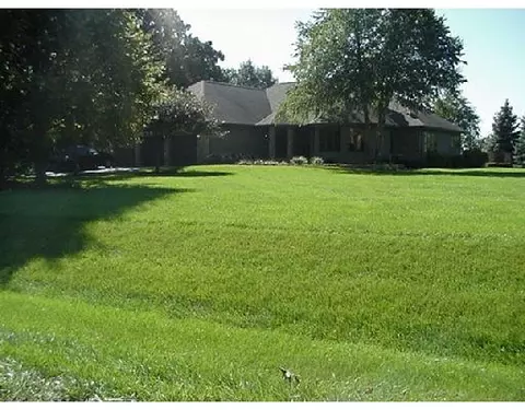 5013 Hickory Ln, Mchenry, IL 60050 photo 1