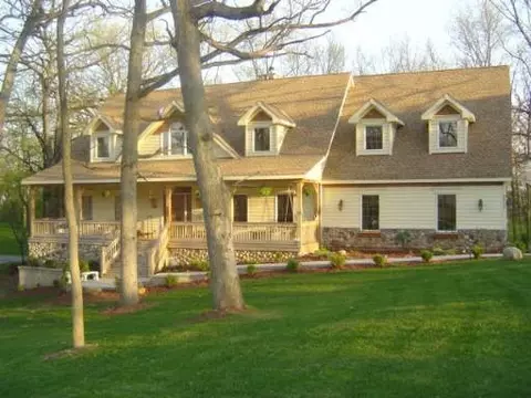 5717 Amherst Ct, Mchenry, IL 60050 photo 1