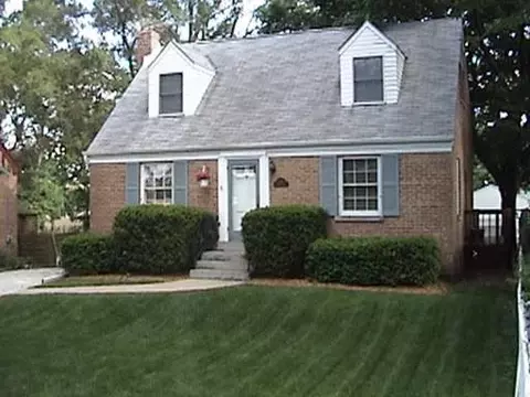 1114 Manchester Rd, Wheaton, IL 60187 photo 1