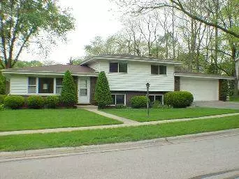 318 Clinton Ct, Wheaton, IL 60187 photo 1
