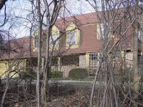 28 Golf Rd, Golf, IL 60029 photo 1