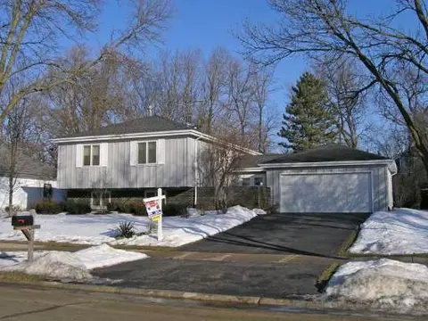 2019 Spring Green Dr, Wheaton, IL 60187 photo 1
