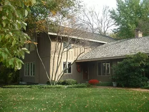 1390 Shady Ln, Wheaton, IL 60187 photo 1