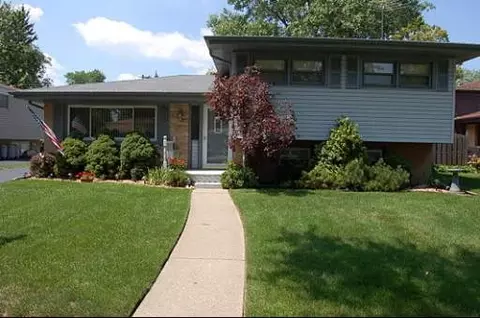 2156 Plainfield Dr, Des Plaines, IL 60018 photo 1