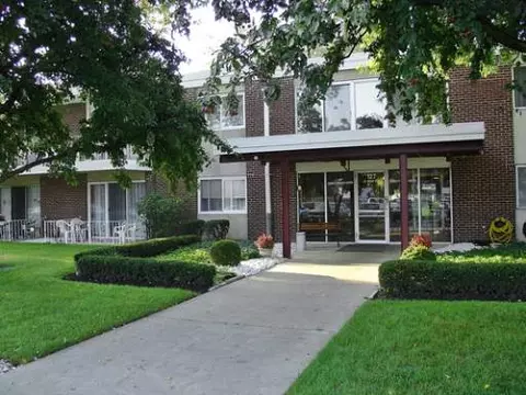 127 N Wolf #42-b, Wheeling, IL 60090 photo 1