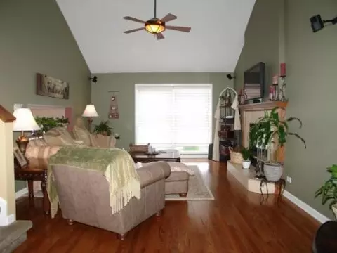 2070 Brookside Ln, Aurora, IL 60502 photo 1