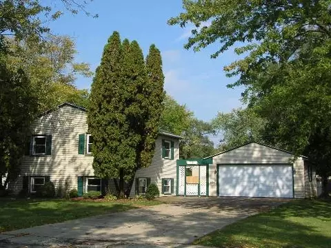 14 Circle Dr E, Montgomery, IL 60538 photo 1