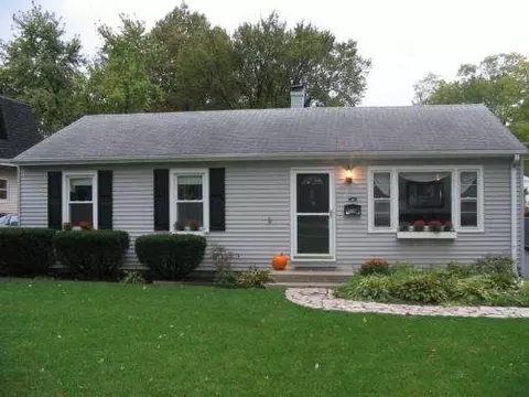 1106 S Chase, Wheaton, IL 60187 photo 1