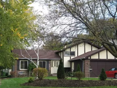 2312 Deerpath, Lindenhurst, IL 60046 photo 1