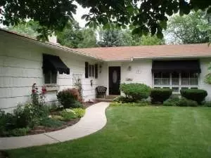 1981 Nottingham Ln, Wheaton, IL 60187 photo 1