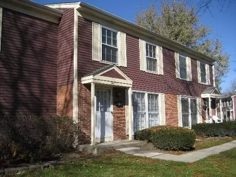 1681 Ashburn #C, Wheaton, IL 60187 photo 1