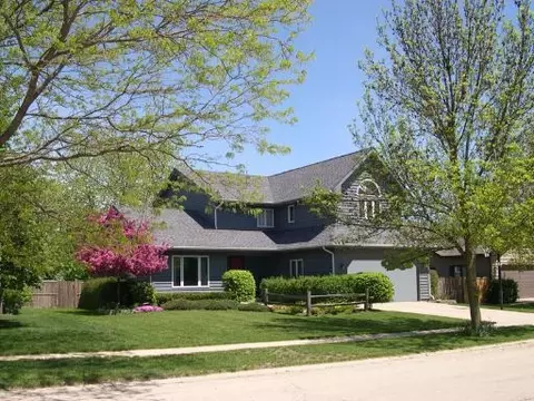 597 Shenandoah Trl, Elgin, IL 60123 photo 1