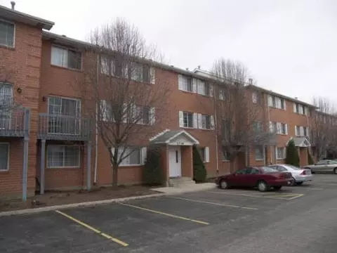 1334 Lorraine #D, Wheaton, IL 60187 photo 1