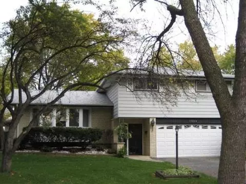 1304 E Cedar Ln, Mount Prospect, IL 60056 photo 1