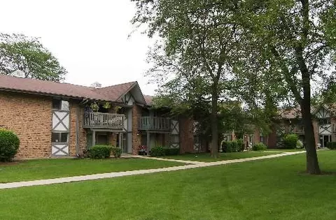 16 W505 Mockingbird Ln #207, Willowbrook, IL 60527 photo 1