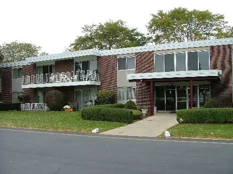 100 Deborah Ln #16b, Wheeling, IL 60090 photo 1