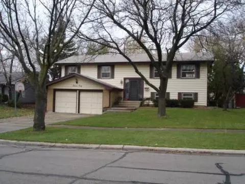 1340 Mayfield Ln, Hoffman Estates, IL 60169 photo 1