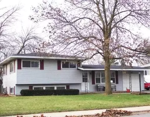 61 Circle Dr, Montgomery, IL 60538 photo 1