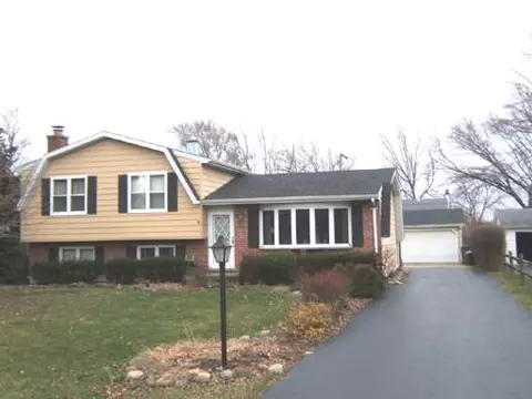 1911 Fairfield Rd, Lindenhurst, IL 60046 photo 1