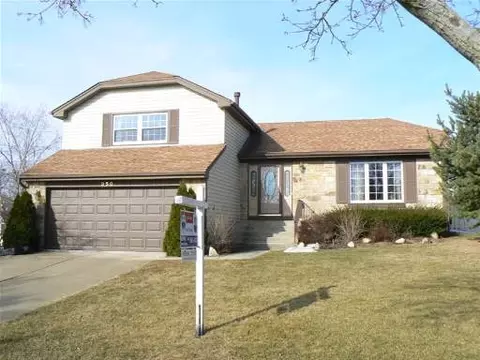 350 Grandview Ct, Algonquin, IL 60102 photo 1