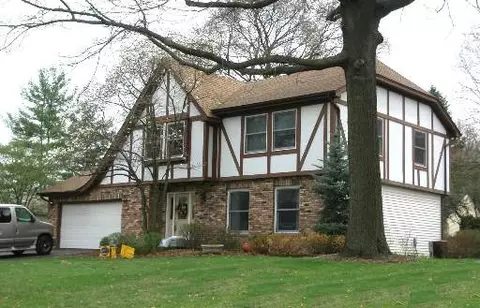 25 W641 Red Maple Ln, Wheaton, IL 60187 photo 1