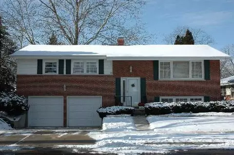 1230 Blackhawk Dr, Elgin, IL 60120 photo 1