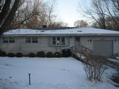 5302 N Pistakee Dr, Mchenry, IL 60050 photo 1