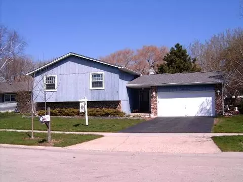 17 Lockman Cir, Elgin, IL 60123 photo 1