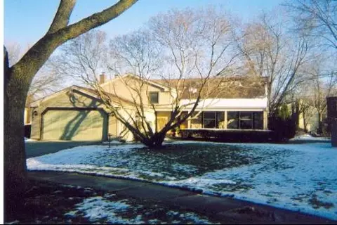320 Beech Ct, Naperville, IL 60540 photo 1
