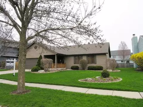 593 Shenandoah Trl, Elgin, IL 60123 photo 1