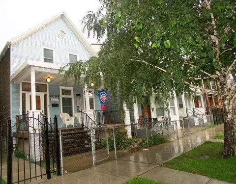2957 N Gresham Ave, Chicago, IL 60618 photo 1
