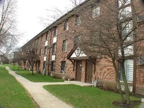 189 Gregory St #13, Aurora, IL 60504 photo 1