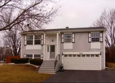 944 Surf Ct, Bartlett, IL 60103 photo 1