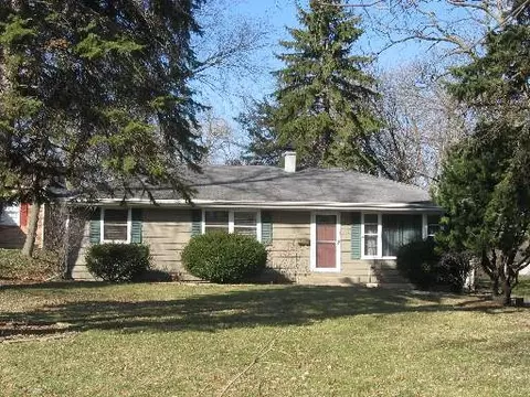 820 Sunset, Wheaton, IL 60187 photo 1