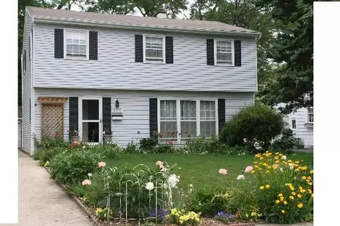 1000 Glencoe St, Wheaton, IL 60187 photo 1
