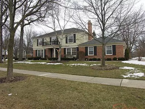 235 Coachmaker Dr, Northbrook, IL 60062 photo 1