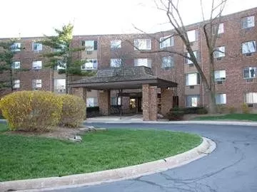 1500 Robin Cir #202, Hoffman Estates, IL 60169 photo 1