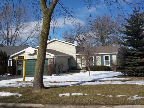 856 Jefferson Dr, Lindenhurst, IL 60046 photo 1