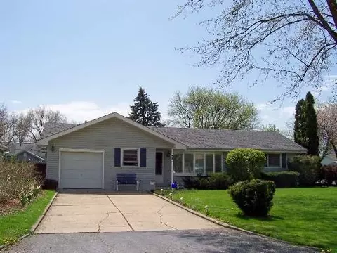 1901 Longmeadow Dr, Lindenhurst, IL 60046 photo 1