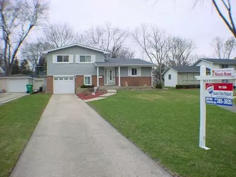 1012 Beverly Dr, Wheeling, IL 60090 photo 1