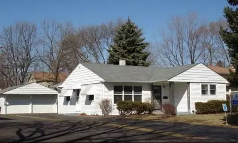 2305 Cardinal Dr, Rolling Meadows, IL 60008 photo 1