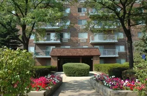 500 Manda Ln #318, Wheeling, IL 60090 photo 1