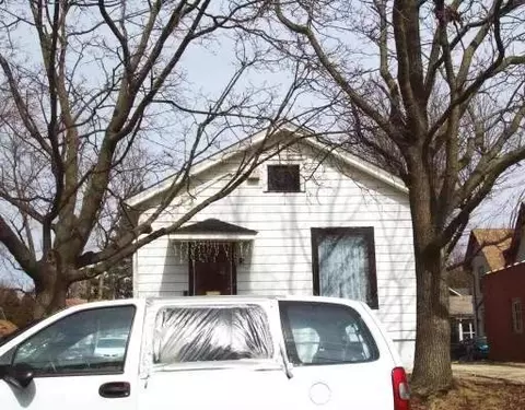 454 Center, Aurora, IL 60505 photo 1