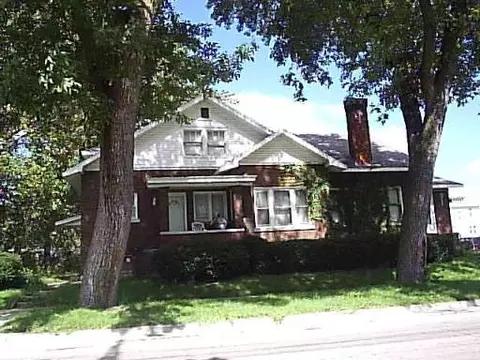 899 E Merchant St, Kankakee, IL 60901 photo 1