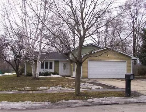 1073 Hecker Dr, Elgin, IL 60120 photo 1