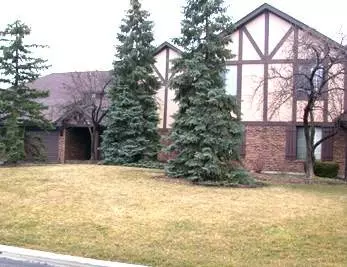 1774 Gloucester Ct #B, Wheaton, IL 60187 photo 1
